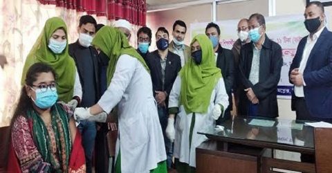 ঘোড়াঘাটে শিক্ষার্থীদের করোনার টিকা প্রদান কার্যক্রমের উদ্বোধন
