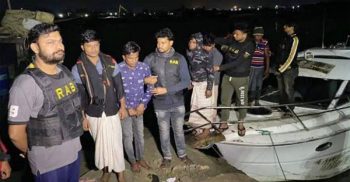 কক্সবাজারে অস্ত্র-গুলিসহ ছয় জলদস্যু আটক