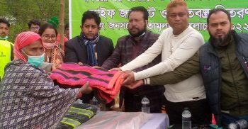 কোম্বল গায় দিয়া ঘুমাইতে পারমু