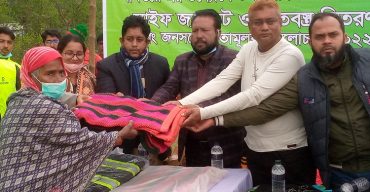 কোম্বল গায় দিয়া ঘুমাইতে পারমু