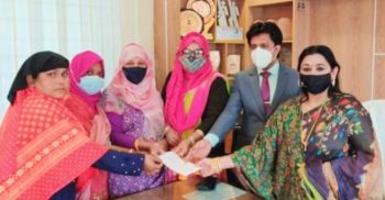 সোনারগাঁয়ে নারী উদ্যোক্তাদের মাঝে ঋণ বিতরণ