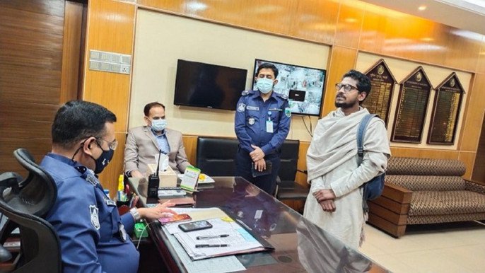 চাকরি পেয়েছেন দুবেলা ভাতের বিনিময়ে পড়াতে চাওয়া আলমগীর