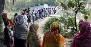 কলাপাড়ায় কৃষক-কৃষানীদের মানববন্ধন ও প্রতিবাদ সভা