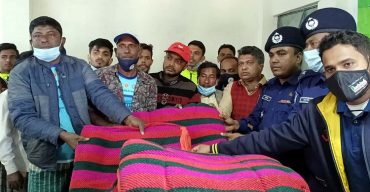 কলাপাড়ায় সমূদ্রগামী জেলেদের মাঝে শীতবস্ত্র বিতরন