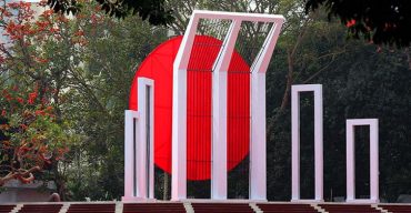 শ্রদ্ধা নিবেদনের জন্য প্রস্তুত শহীদ মিনার