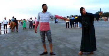 আজ বিশ্ব ভালোবাসা দিবস কুয়াকাটায় কাপলের মেলা