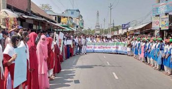 অস্ত্রের মুখে স্কুল-ছাত্রীকে গণধর্ষণ, বিচারের দাবিতে মানববন্ধন