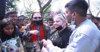 ইসলাম ধর্মগ্রহণ করে বিয়ে করে বরিশালে এলেন জার্মানি তরুণী