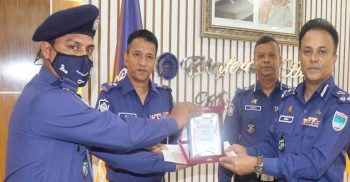 খুলনা বিভাগের শ্রেষ্ঠ পুলিশ হলেন বেনাপোল থানার মুরাদ শেখ