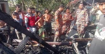 গলাচিপায় আগুণে কেড়ে নিল পুড়ল বাবুল সিকদারের ঘর