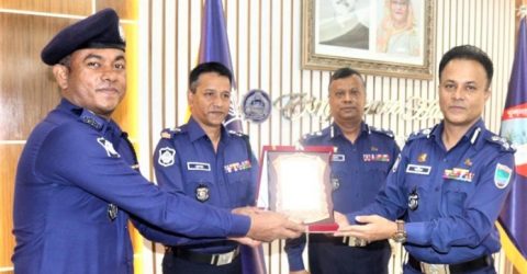 ভালো কাজের স্বীকৃতিস্বরূপ যশোরের ৪ পুলিশ কর্মকর্তা পুরষ্কৃত
