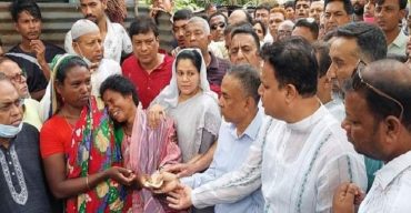 আত্ম’হত্যা’কারী দুই কৃষকের পরিবারের পাশে কৃষকদলের সভাপতি তুহিন