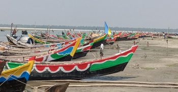 প্রধানমন্ত্রীকে বরণ করতে প্রস্তুত নানান রঙ্গে সজ্জিত নৌকা