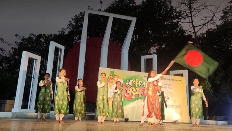 দুই দিনের উৎসবের শহীদ মিনারে স্বাধীনতা উৎসব শুরু