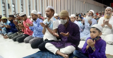 সারাদেশে ধর্মীয় ভাবগাম্ভীর্যে পালিত হচ্ছে শবে বরাত
