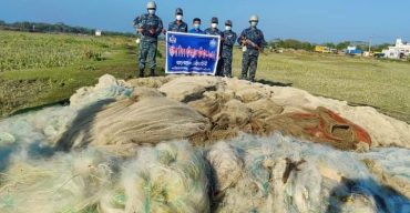 গলাচিপায় নিষিদ্ধ জাল পুড়িয়ে ধ্বংস করল মৎস্য বিভাগ