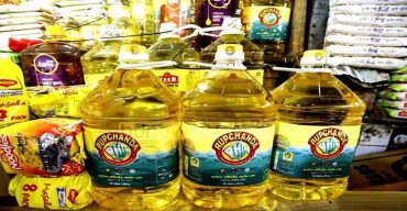 ভ্যাট কমানোর পরও ঝিনাইদহে সয়াবিন তেলের দামে জ্বলছে আগুন