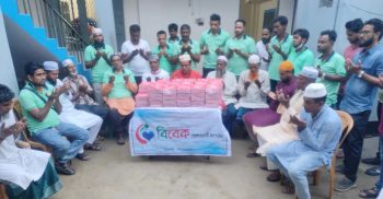 যশোরে স্বেচ্ছাসেবী সংগঠন বিবেকের উদ্দ্যোগে শিশুদের মাঝে ইফতার বিতরণ