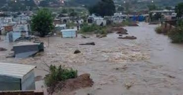দক্ষিণ আফ্রিকায় ভয়াবহ বন্যায় তিন শতাধিক মৃত্যু