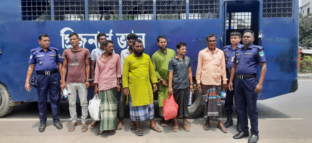 বেনাপোলে পুলিশের জালে সাজাপ্রাপ্ত আসামীসহ গ্রেফতার ৮