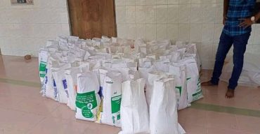 পাকুন্দিয়ায় হতদরিদ্রের মাঝে ইফতার সামগ্রী বিতরণ