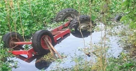 কুমিল্লায় ইটবোঝাই গাড়ি উল্টে খালে পড়ে নিহত ৩