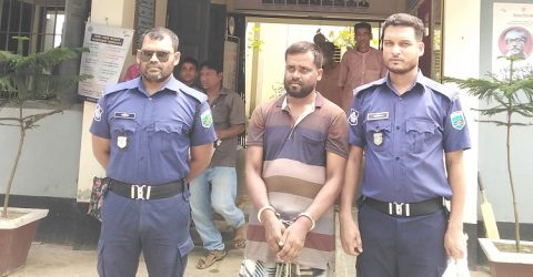 সাপাহারে ডাকাত দলের সক্রিয় সদস্য জব্বার পুলিশের হাতে আটক