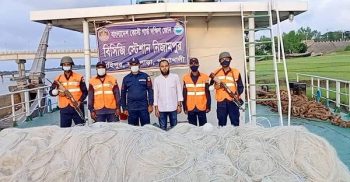 কুয়াকাটায় কোষ্টগার্ডের অভিযানে ট্রলার সহ ৩০ জেলে আটক