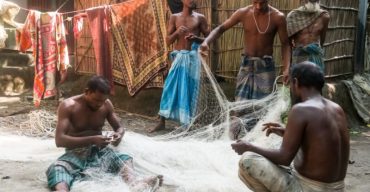 ২৩ শে জুলাই মধ্যরাত থেকে সমুদ্রে মাছ ধরার প্রস্তুতি কুয়াকাটার জেলেদের