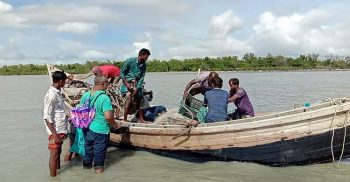 নতুন স্বপ্ন নিয়ে গভীর সমুদ্রে যাত্রা শুরু করেছে জেলেরা