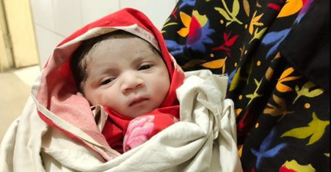 অলৌকিকভাবে বেঁচে যাওয়া নবজাতকের খরচ রাষ্ট্রকে বহন করতে রিট