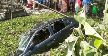 কুমিল্লায় প্রাইভেটকার খাদে পড়ে স্বামী-স্ত্রীসহ নিহত ৩