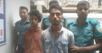 চলন্ত বাসে যৌন হয়রানি: চালকের পর হেলপার গ্রেফতার