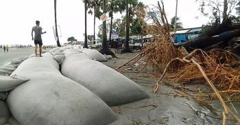 উত্তাল ঢেউয়ের ঝাপটায় সৈকতে ভাঙ্গন দেখা দিয়েছে