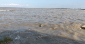 মেঘনায় পানি বিপৎসীমার উপরে ফেরি চলাচল ব্যাহত