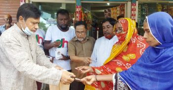 খাদিমনগরে ডিএইচ ফাউন্ডেশনের অর্থসহায়তা প্রদান