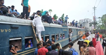 ট্রেনের ছাদে যাত্রী ওঠা ও কালোবাজারি বন্ধে মনিটরিং সেল গঠন