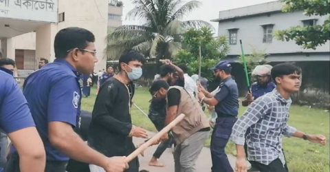 বরগুনায় ছাত্রলীগ কর্মীদের লাঠিপেটা আরও ৫ পুলিশ প্রত্যাহার