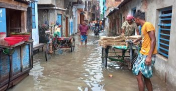 বঙ্গোপসাগরে নিম্নচাপ আড়াই ফুট বেশি উচ্চতায় পানি প্রবাহিত হচ্ছে সুন্দরবনে