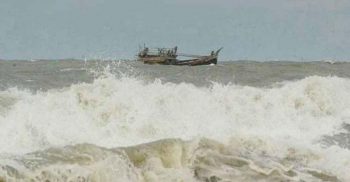 ভোলার ৪টি মাছ ধরার ট্রলার ডুবি ৪৭জেলে নিখোঁজ