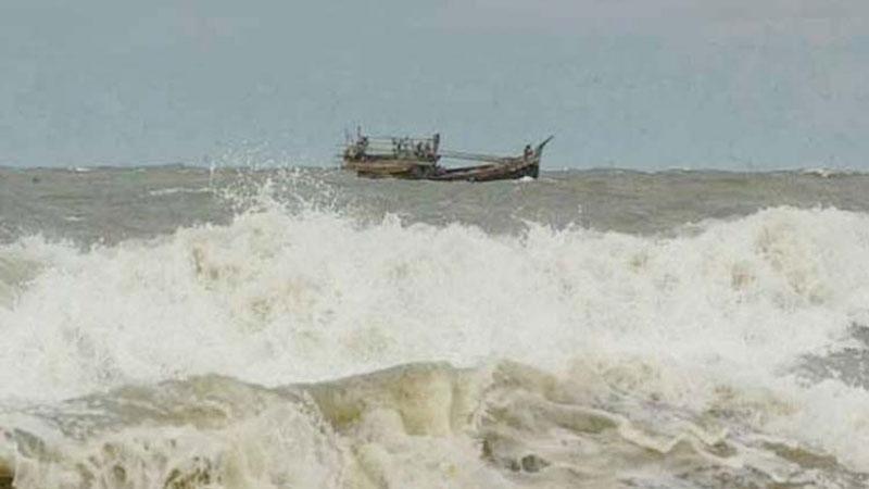 ভোলার ৪টি মাছ ধরার ট্রলার ডুবি ৪৭জেলে নিখোঁজ