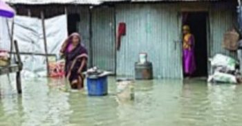 গলাচিপায় পানিতে ডুবেছে ঘরবাড়ি স্কুল কলেজ রাস্তা জোয়ারে তলিয়েছে নিম্নাঞ্চল