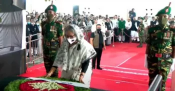 ২১শে আগস্ট গ্রেনেড হামলায় নিহতদের প্রতি প্রধানমন্ত্রীর শ্রদ্ধা
