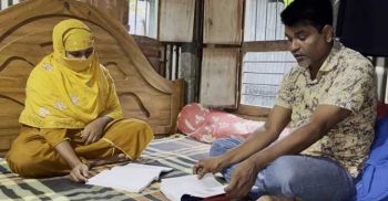স্ত্রীসহ এসএসসি পরীক্ষা দিচ্ছেন সাবেক কাউন্সিলর