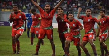 দক্ষিণ এশিয়ার চ্যাম্পিয়ন বাংলাদেশের মেয়েরা