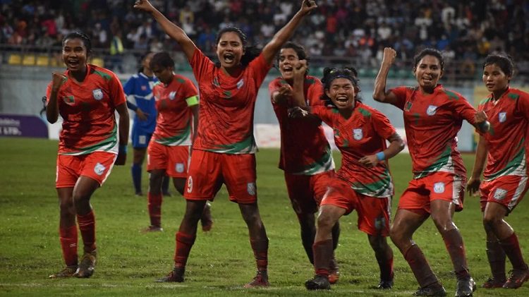 দক্ষিণ এশিয়ার চ্যাম্পিয়ন বাংলাদেশের মেয়েরা