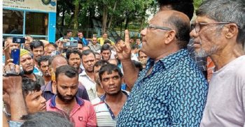 ঝালকাঠিতে অটোরিক্সা বন্ধে ভোগান্তিতে যাত্রীরা