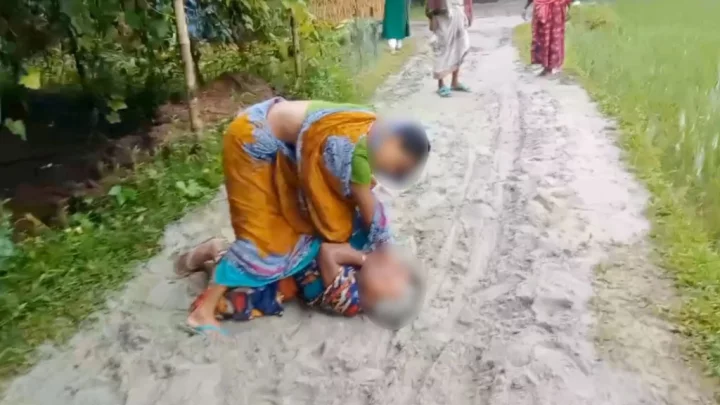 রংপুরের কাউনিয়ায় রাস্তায় ফেলে শাশুড়িকে নির্যাতন পুত্রবধূ আটক