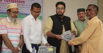 নওগাঁয় প্রান্তিক কৃষকদের মধ্যে প্রনোদনা হিসেবে বীজ, সার ও গো-খাদ্য বিতরন
