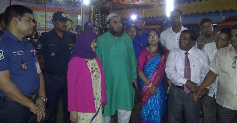 মাদারীপুর জেলা প্রশাসকের পূজামন্ডপ পরিদর্শন